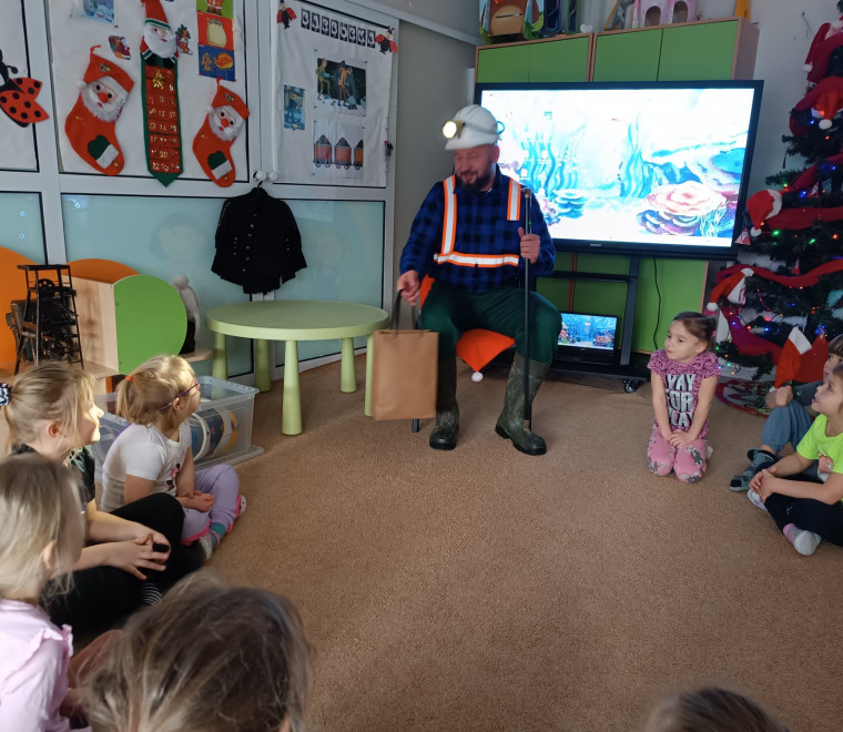 Barbórka w szkołach i przedszkolach – górnicy dzielą się pasją i tradycją